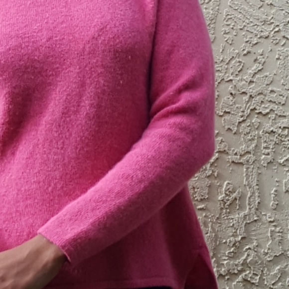 Jeanne Pierre Turtleneck - Picture 4 of 9